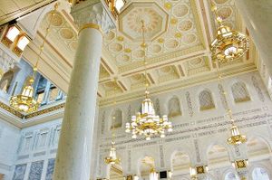 من حديث القرآن الكريم عن السيرة النبوية ج١